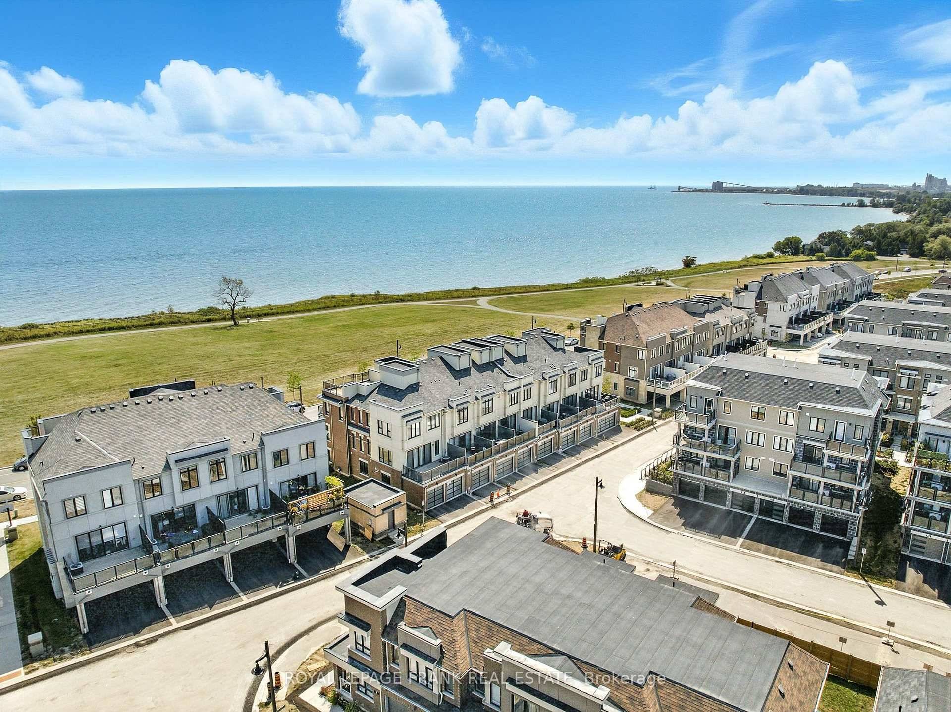 Luxury lakeside living awaits !