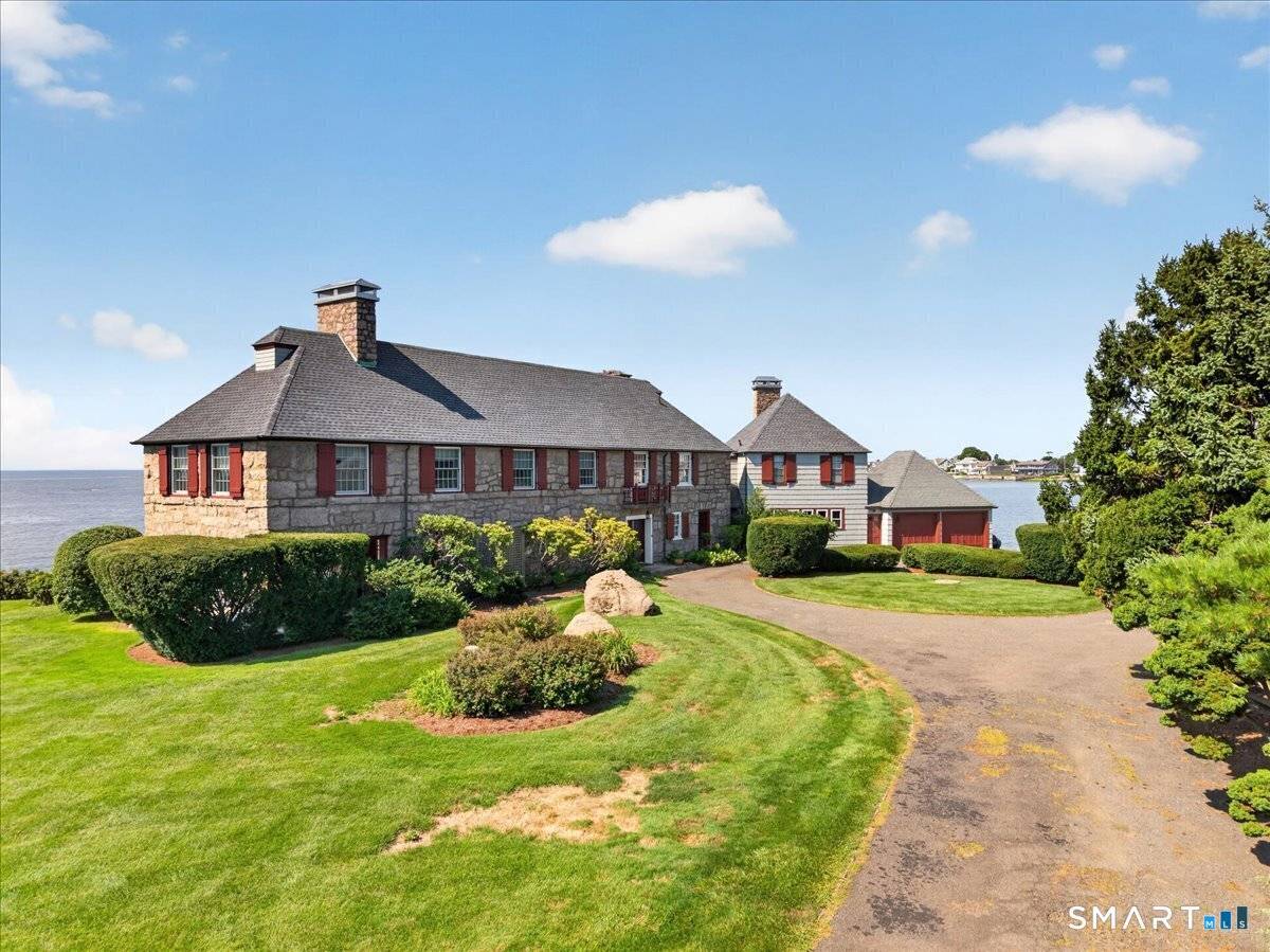 Where New England architecture meets timeless elegance !
