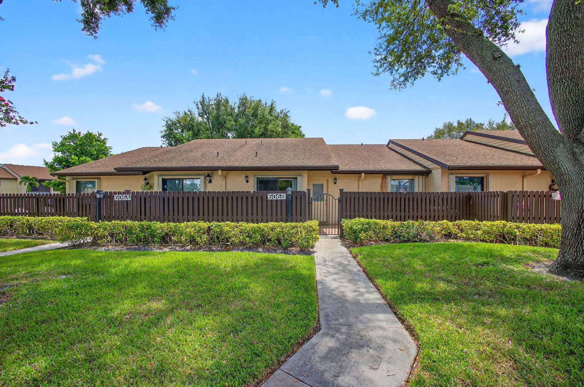 Charming and beautifully maintained 2 bedroom, 2 bath Office villa in the desirable community of Pine Ridge North, Greenacres.