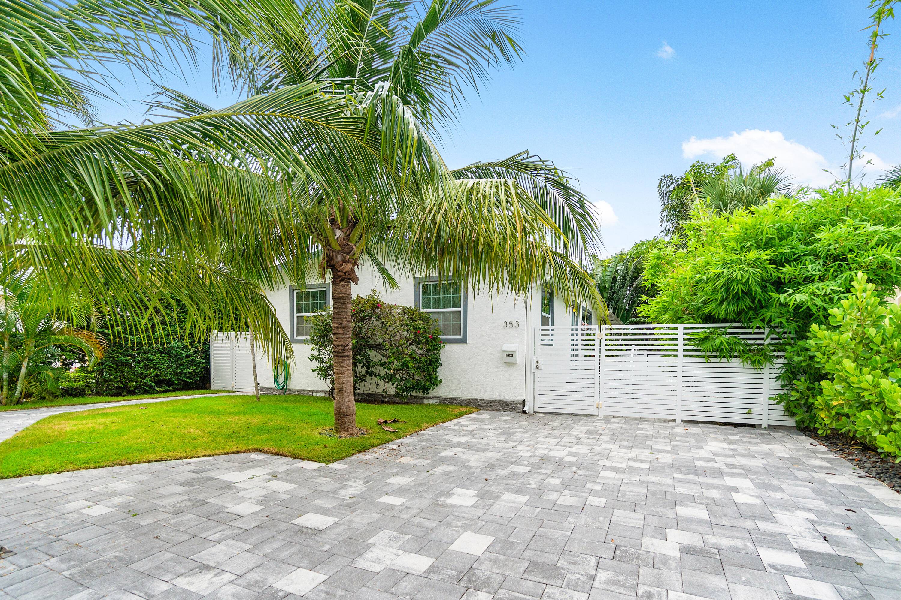 Welcome to this beautifully updated single family home in the coveted ''SoSo'' neighborhood of West Palm Beach just a block from scenic Flagler Drive and Intracoastal Waterway.