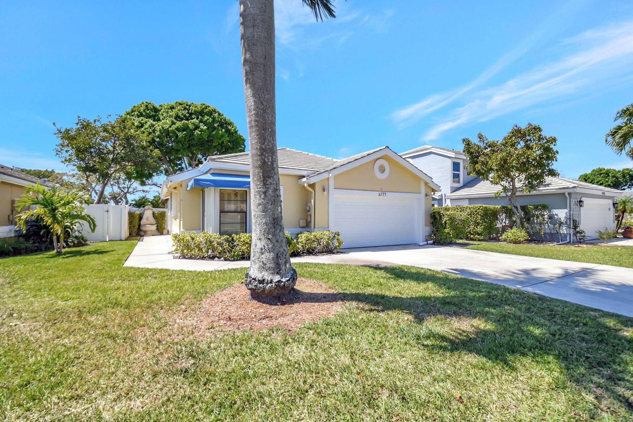 Looking for the perfect 3 bedroom 2 bathroom one story home with SPECTACULAR Lake AND Golf Views ?