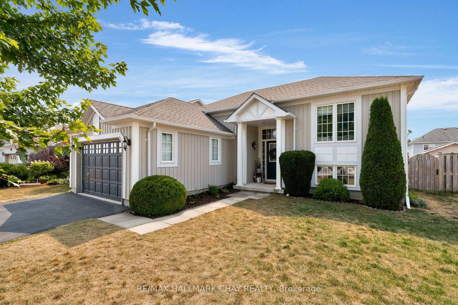 Stylishly upgraded amp ; move in ready Perfect for Families !