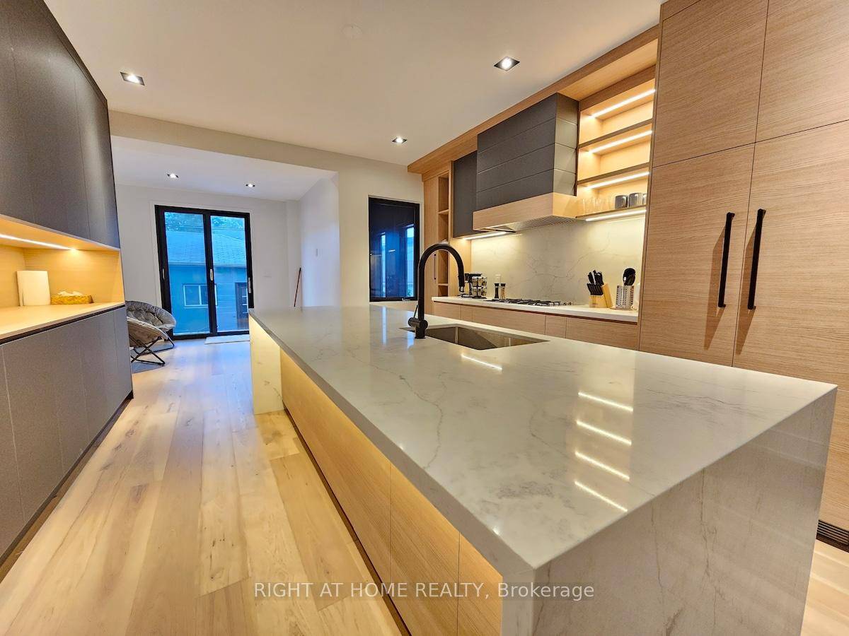Sublease Luxury Home Available for 6 24 month.