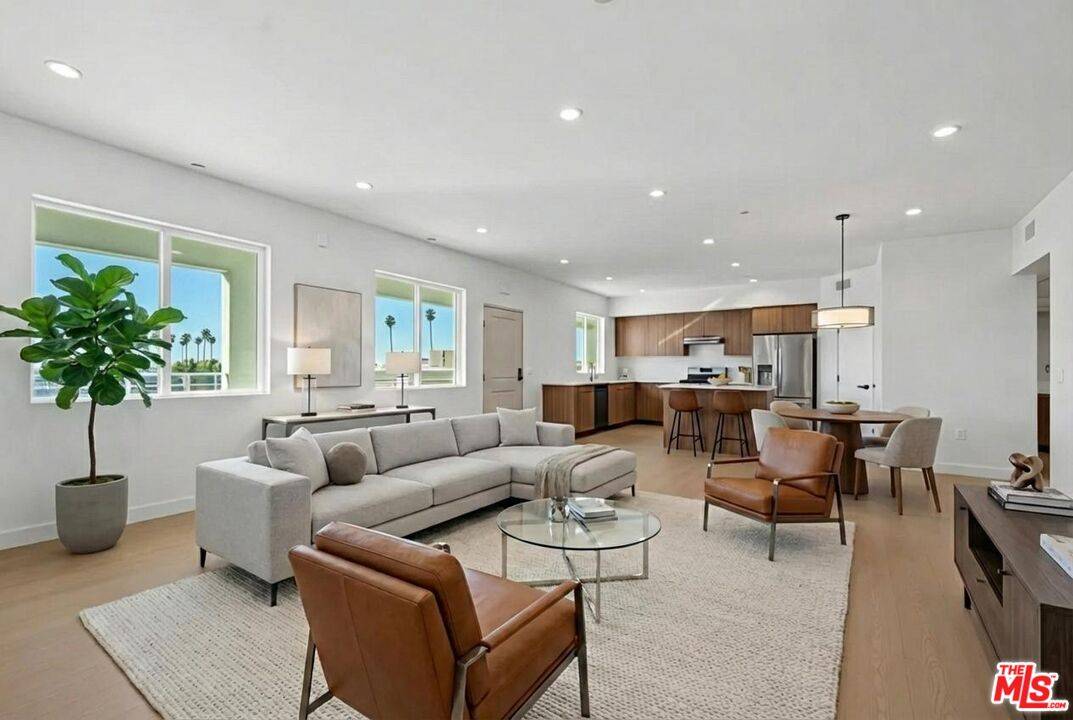 1717  Winona Blvd 2BR Hollywood Hills East La