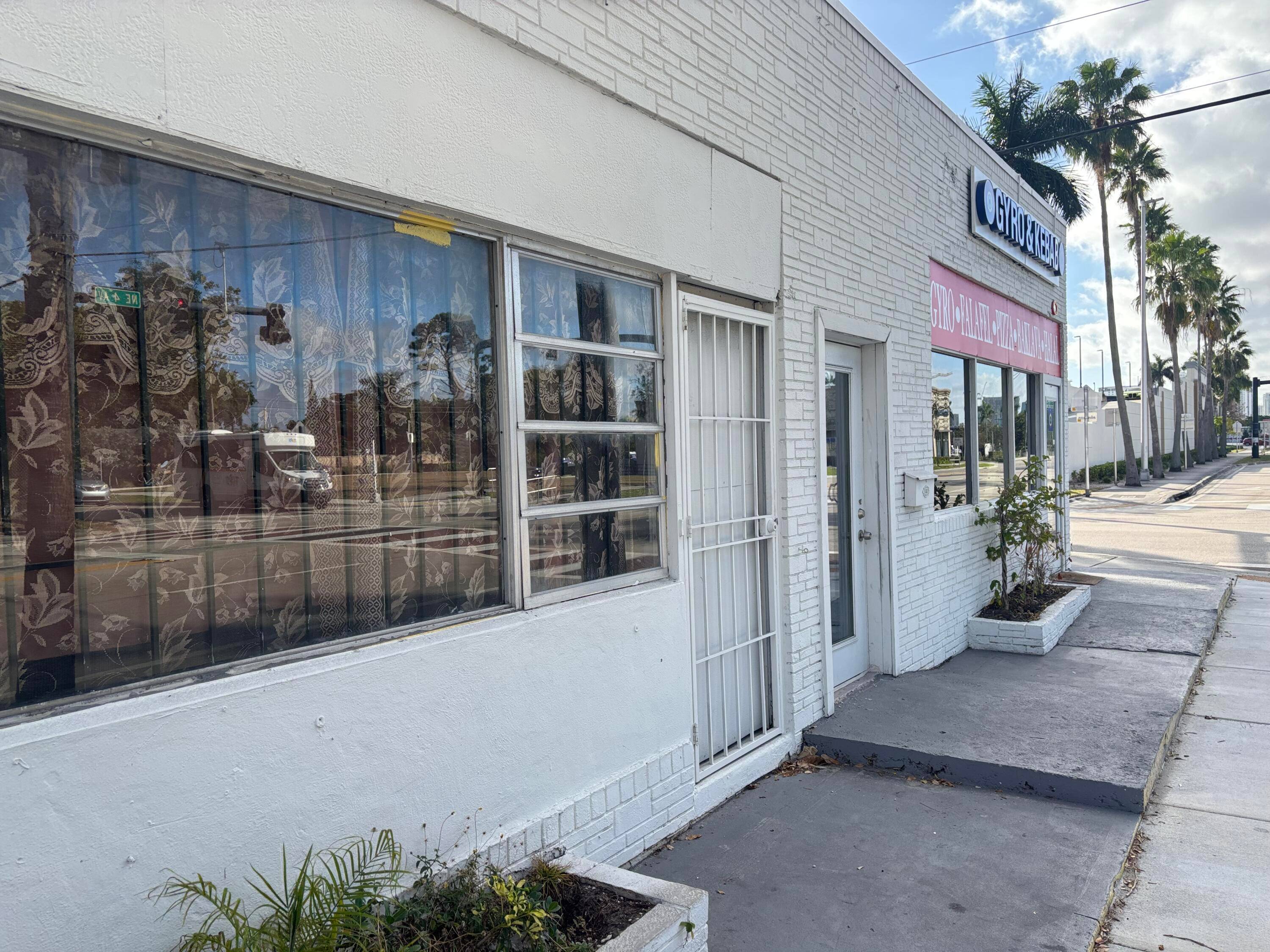 DON'T MISS THE OPPORTUNITY TO OWN THIS FREE STANDING BUILDING IN FORT LAUDERDALE lOCATED ON THE CORNER OF 4TH AVE, STEPS FROM FLAG VILLAGE, ONE BLOCK FROM SUNRISE BLVD, FEW ...