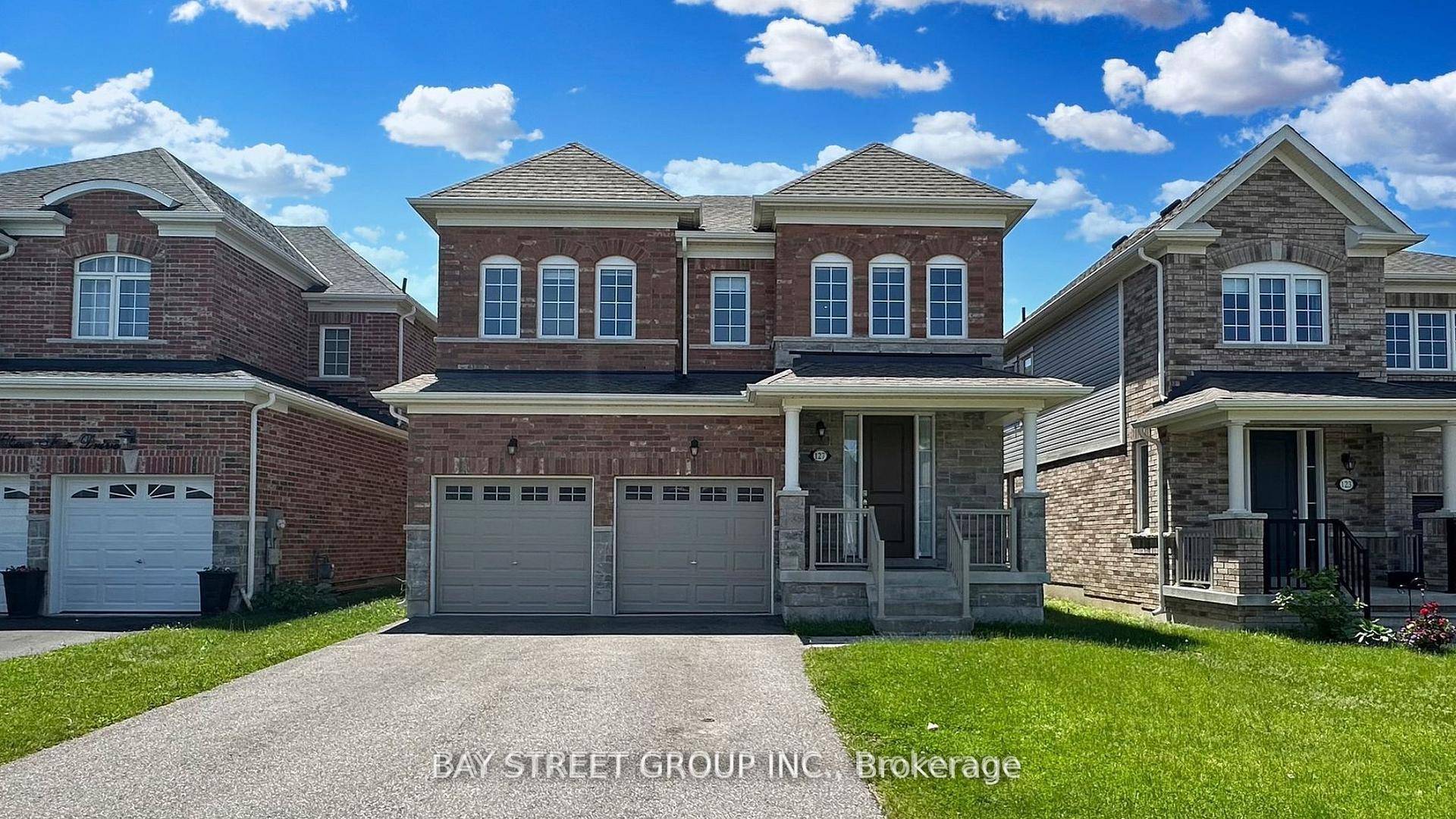 Bright And Spacious 4 Bedroom House In Mature Quiet Neighbourhood In Bowmanville.