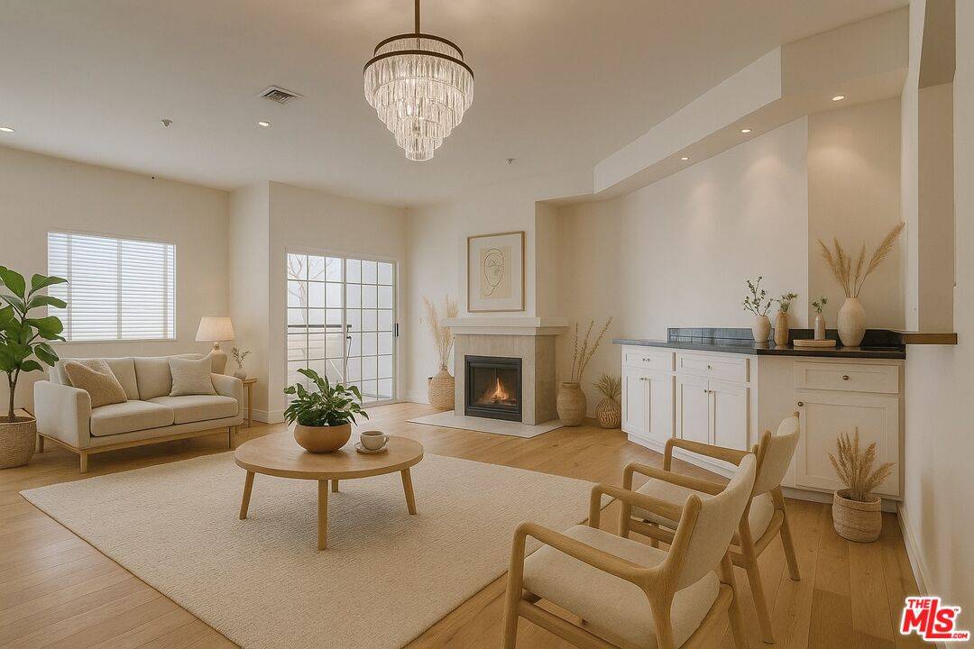 852 N Poinsettia Pl 3BR Hollywood Hills East La