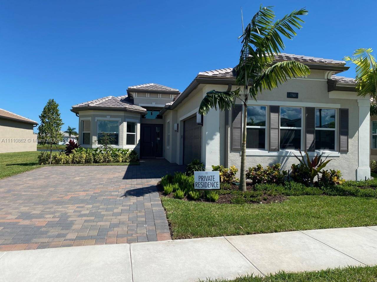 BRAND NEW HOUSE ! ! 3 beds 3 baths.
