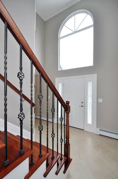 Beautiful luxury rental. Dramatic two story entry.