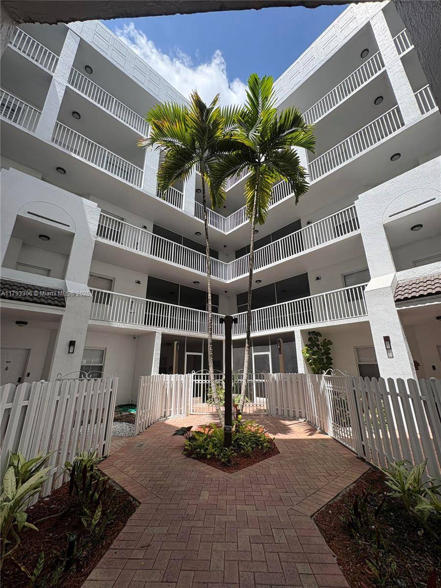 Spacious 3 bedroom, 2 bathroom unit for sale at Captiva Condo A in Doral !