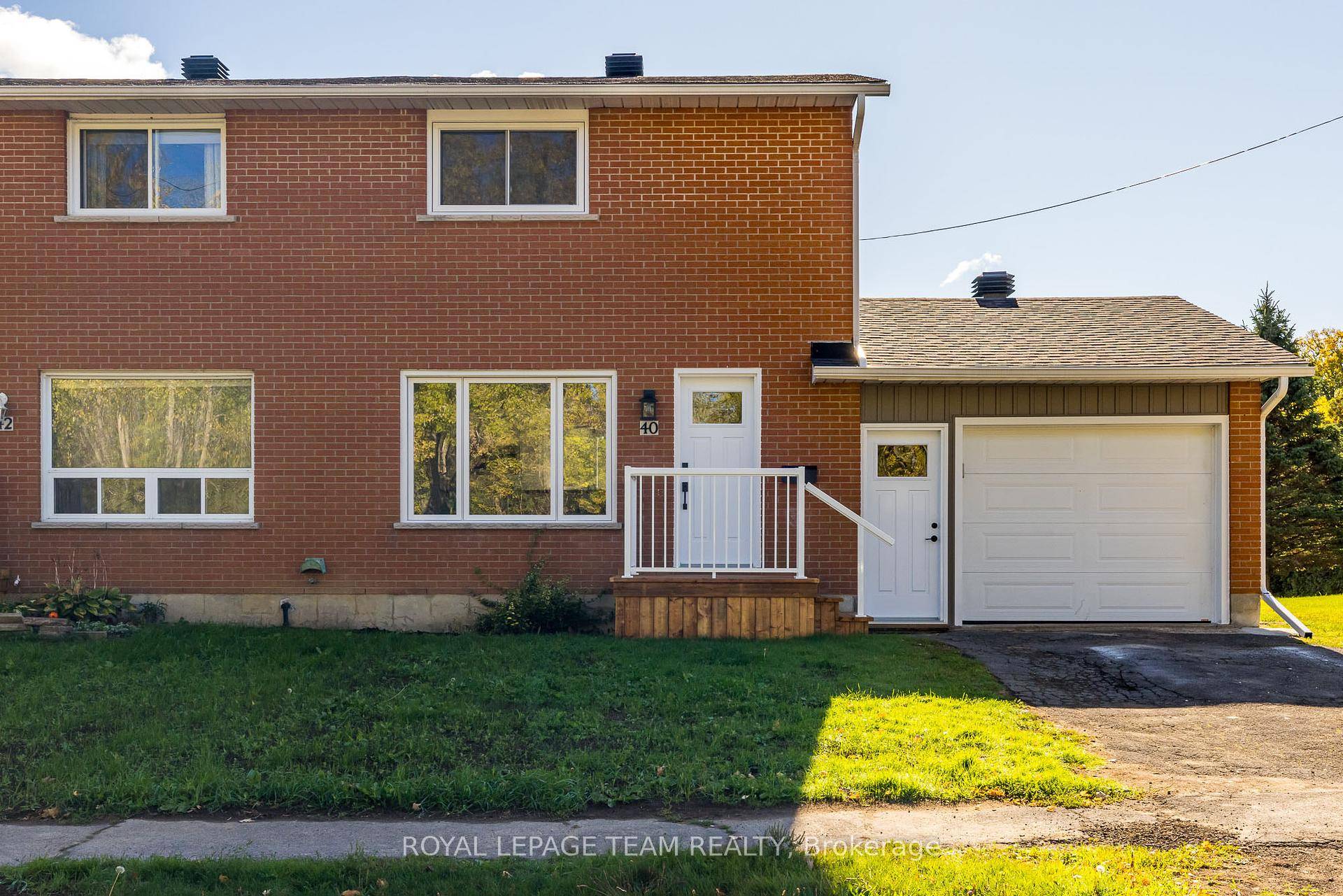 Fully Renovated Semi Detached Home in the Growing Town of Iroquois.