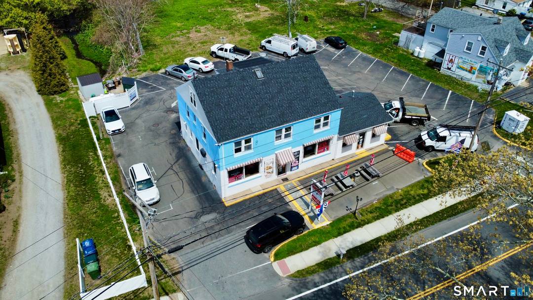 Turnkey Pizzeria Real Estate Old Lyme, CT An exceptional opportunity to acquire a well established, 45 year old pizzeria with real estate included in the heart of Old Lyme.