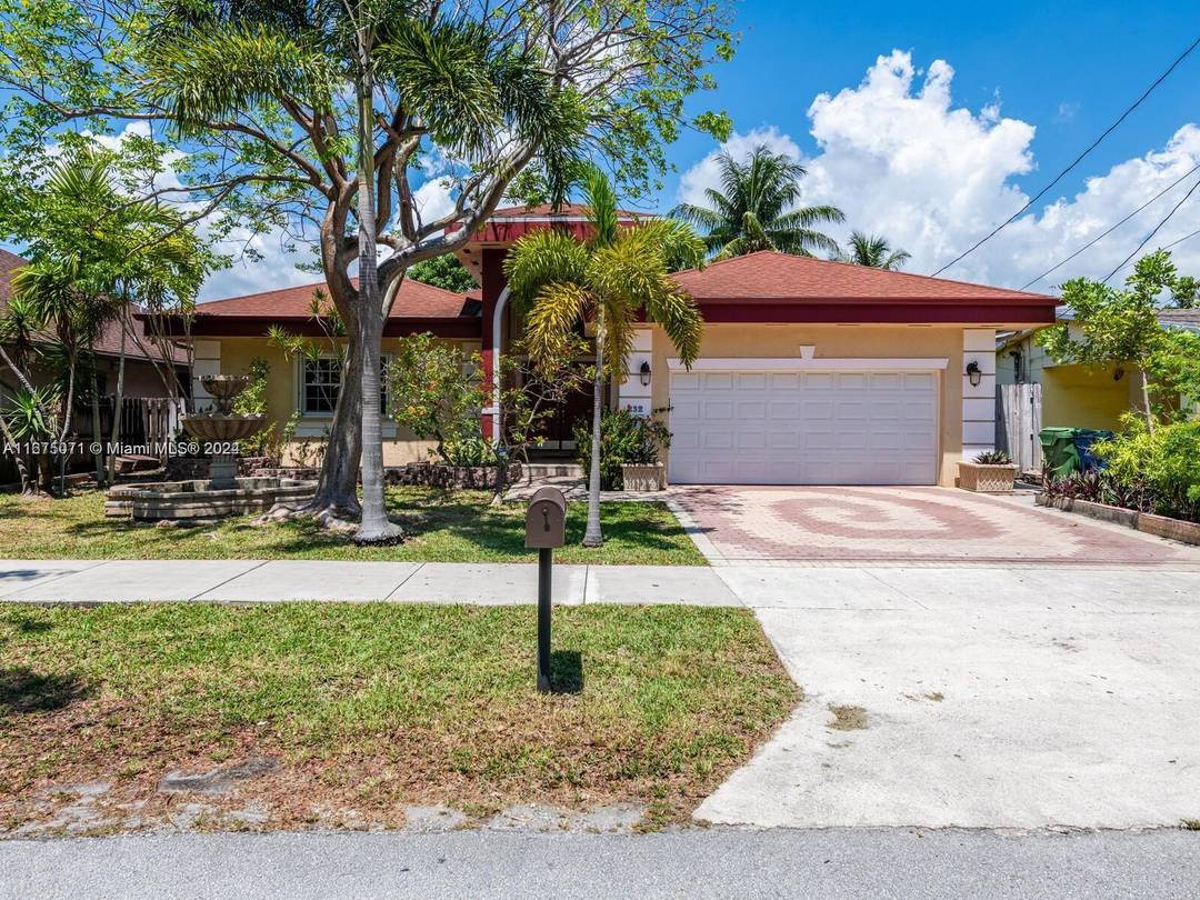 Luxury House ! Step into luxury living with this stunning 3 bedroom, 2.