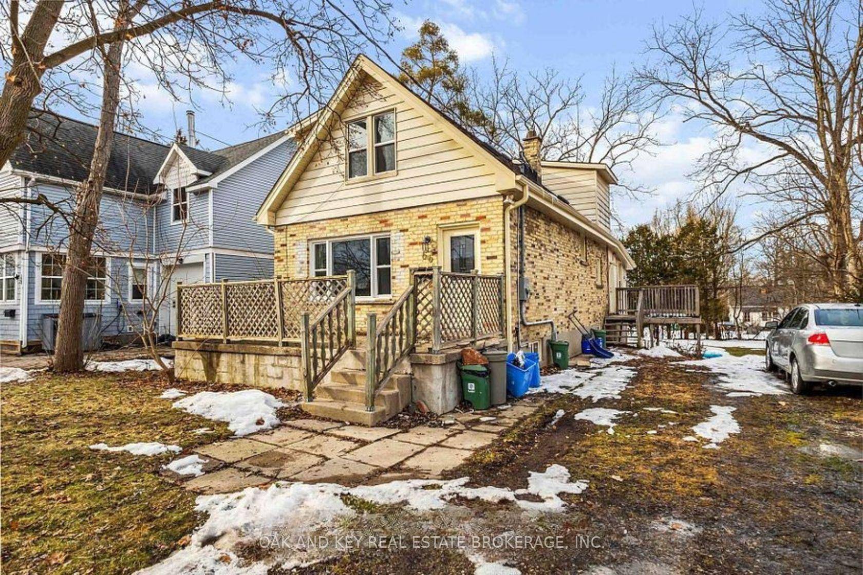 Welcome to 66 Cliftonvale Avenue, a beautifully updated 3 bedroom, 2 bathroom unit for lease in one of London's convenient and family friendly neighbourhoods.