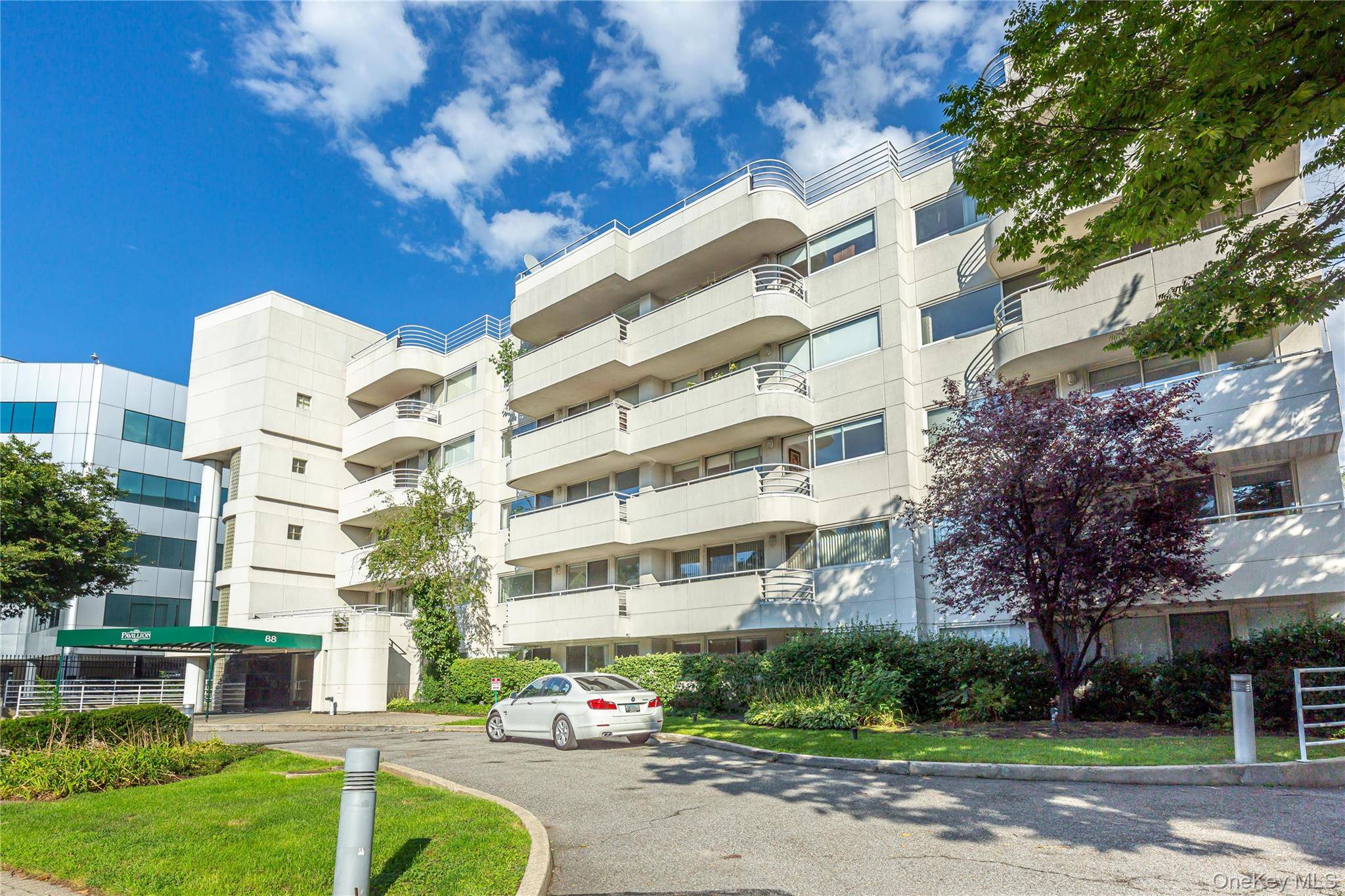 PRIME LOCATION NEAR ALL !