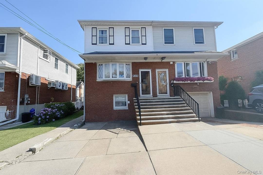 Whitestone Semi Attached Single Family Home Welcome to this lovely semi attached home in the heart of Whitestone !