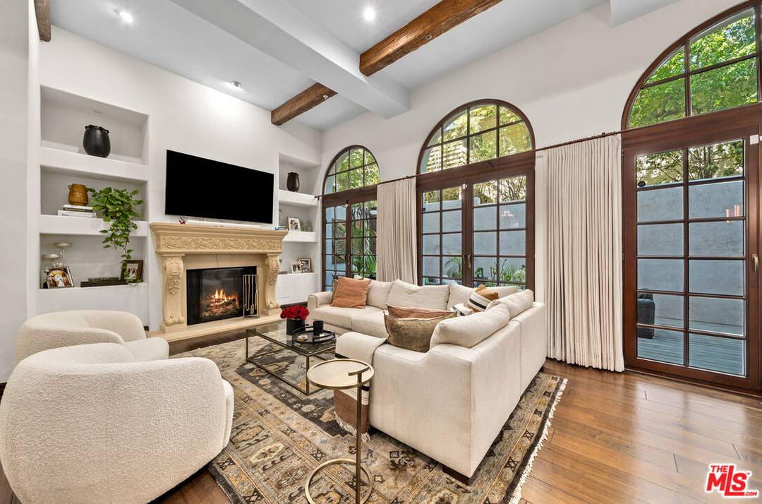 11937  W Sunset Blvd 4BR Brentwood La