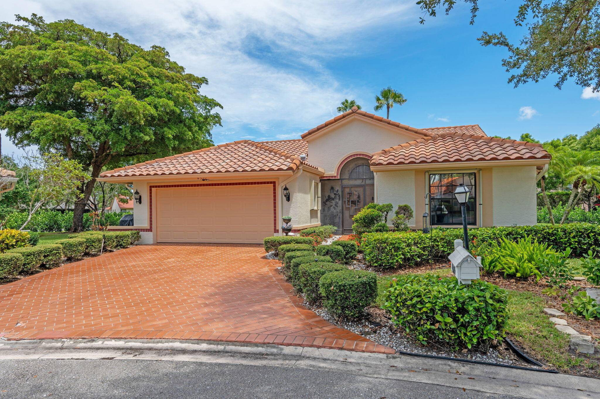 Stunning 3BED 2BATH home with 2 car garage nestled on a quiet cul de sac in the sought after active adult community of Palm Shores.