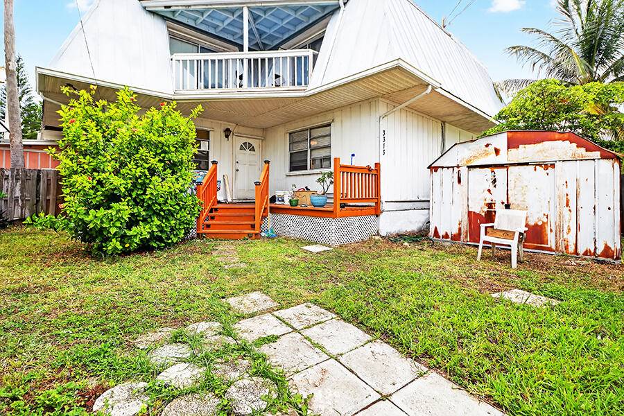 Price reduced ! Take advantage of this fantastic opportunity to have your own slice of heaven ; it's a perfect oasis amidst the unique, vibrant scene that Key West is ...
