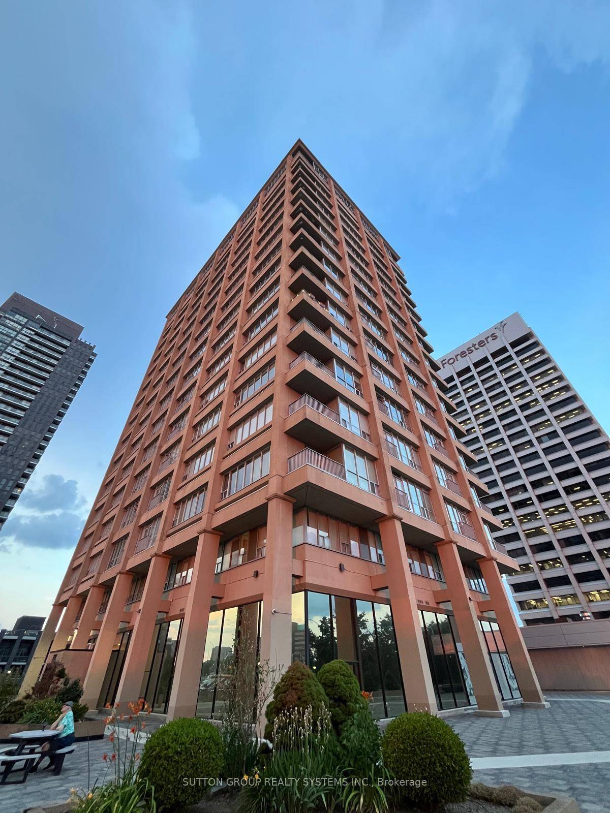 Step into elevated city living in this stylish Lower Penthouse suite featuring a spacious open concept layout, ideal for both everyday living and entertaining.