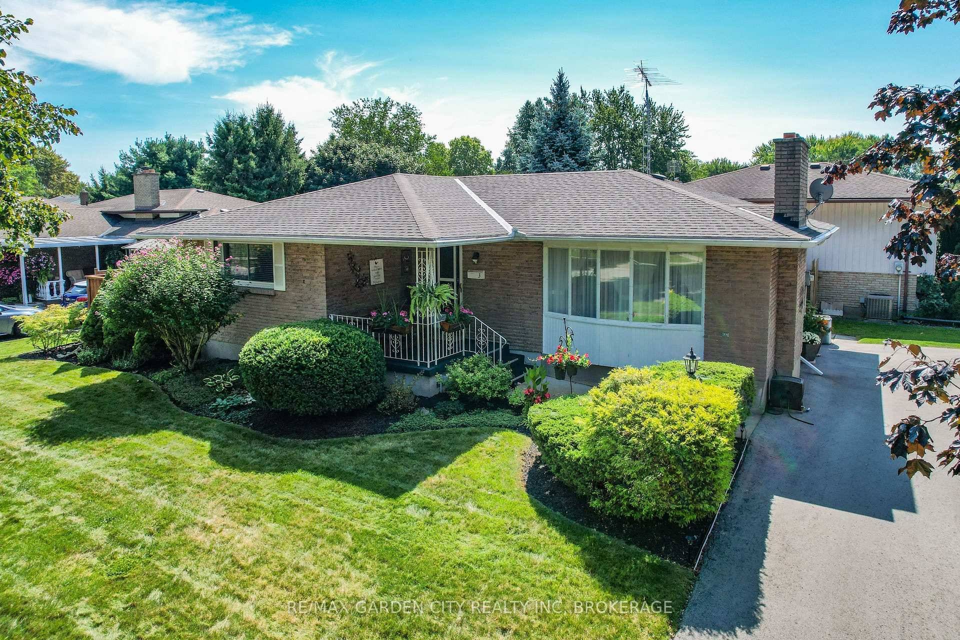 Looking for an impeccable 3 bedroom bungalow with in law capabilities in a fantastic area near schools, shopping, parks, public transit and easy access to 406 for easy commutes.