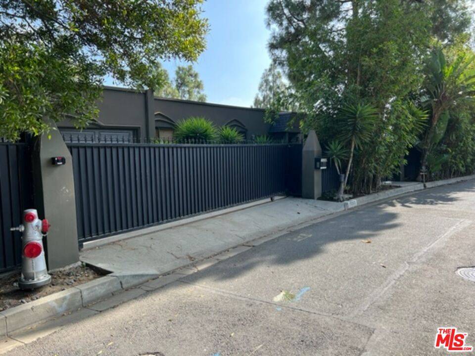 1263   Lago Vista Pl Beverly Hills LA