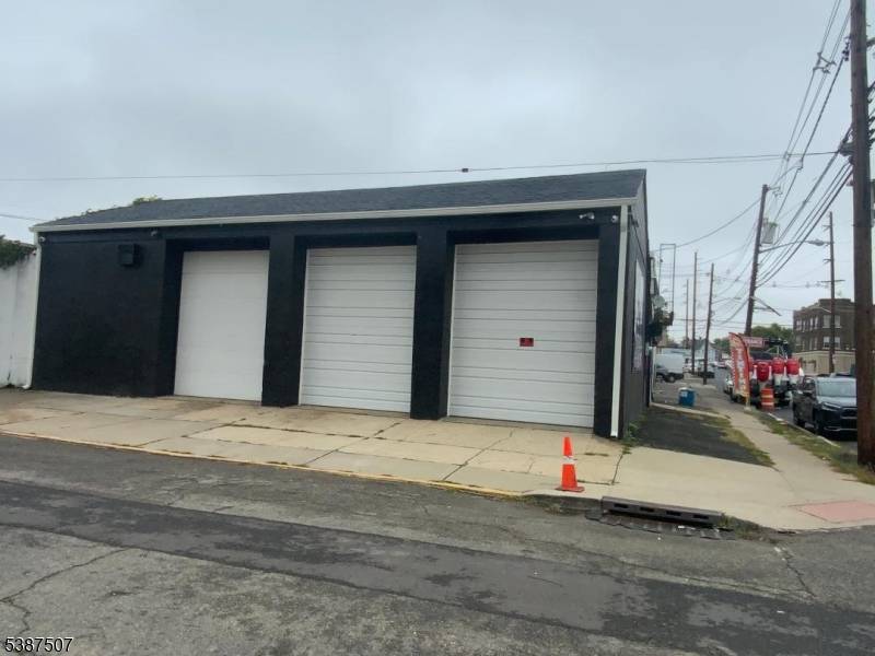 2 Commercial and residential properties for sale on the corners of East Broad st, Chestnut st and Walnut st.