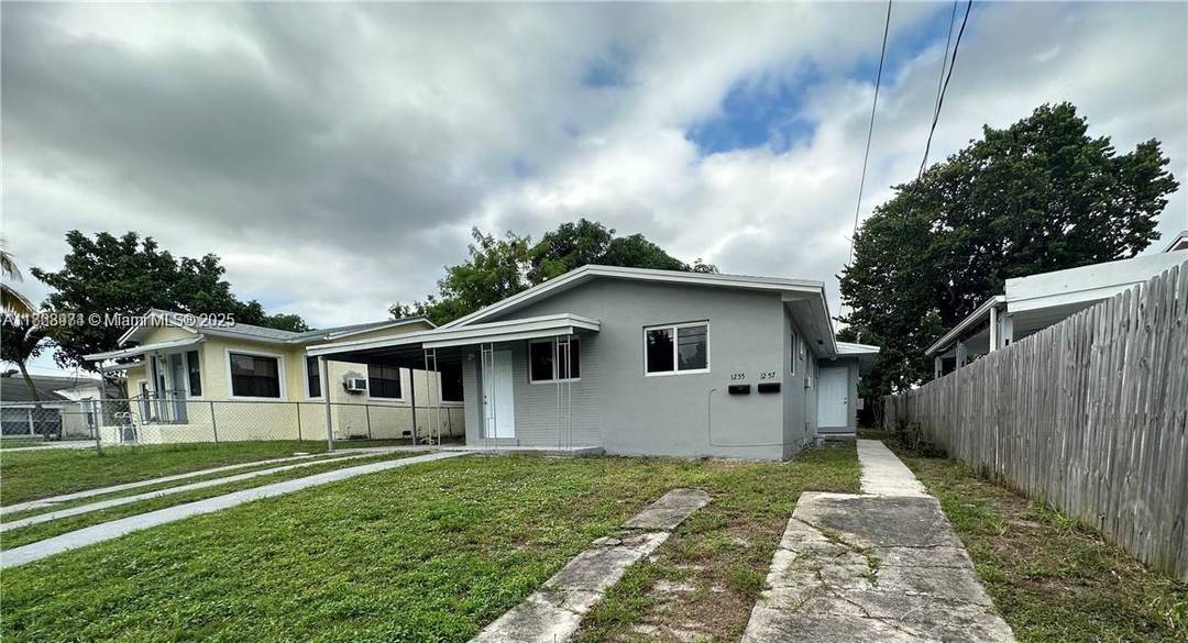 NEWLY RENOVATED DUPLEX FOR SALE IN NORTH MIAMI !