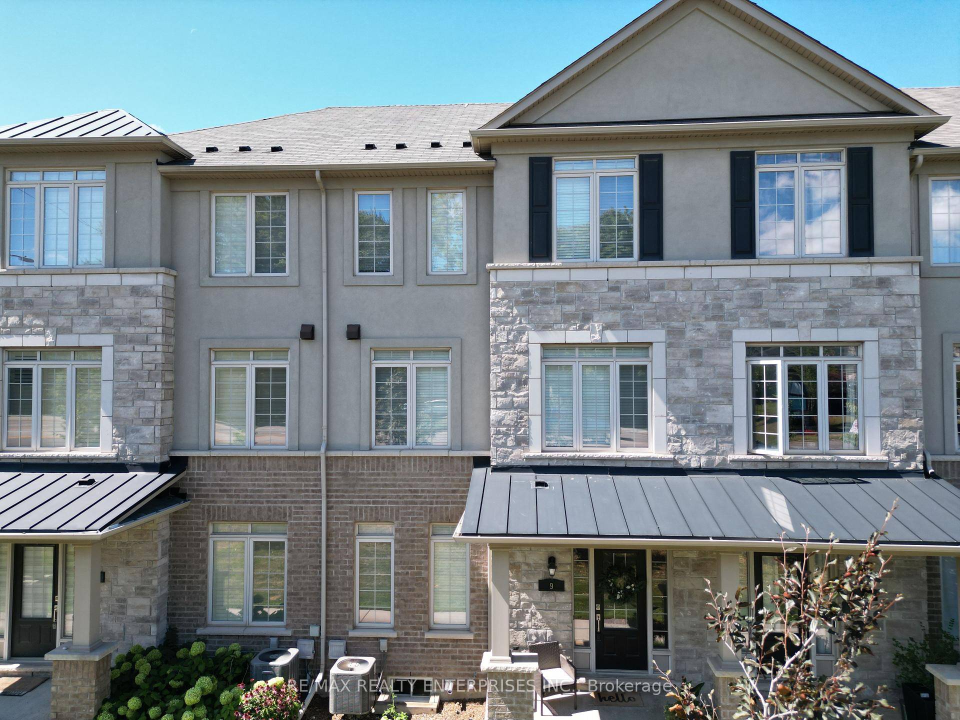 Beautifully Upgraded Townhome in the Heart of Historic WaterdownWelcome to this stunning, Branthaven built townhome offering 1880 sq ft of thoughtfully designed living space, nestled in the charming and historic ...