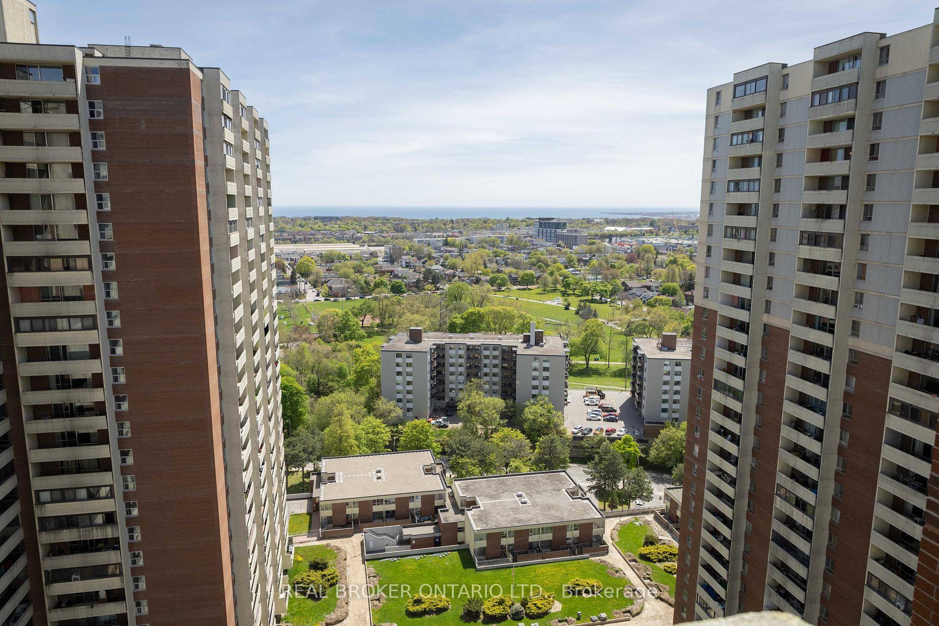 Newly renovated, huge floor plan with an amazing view of a park amp ; Lake Ontario.