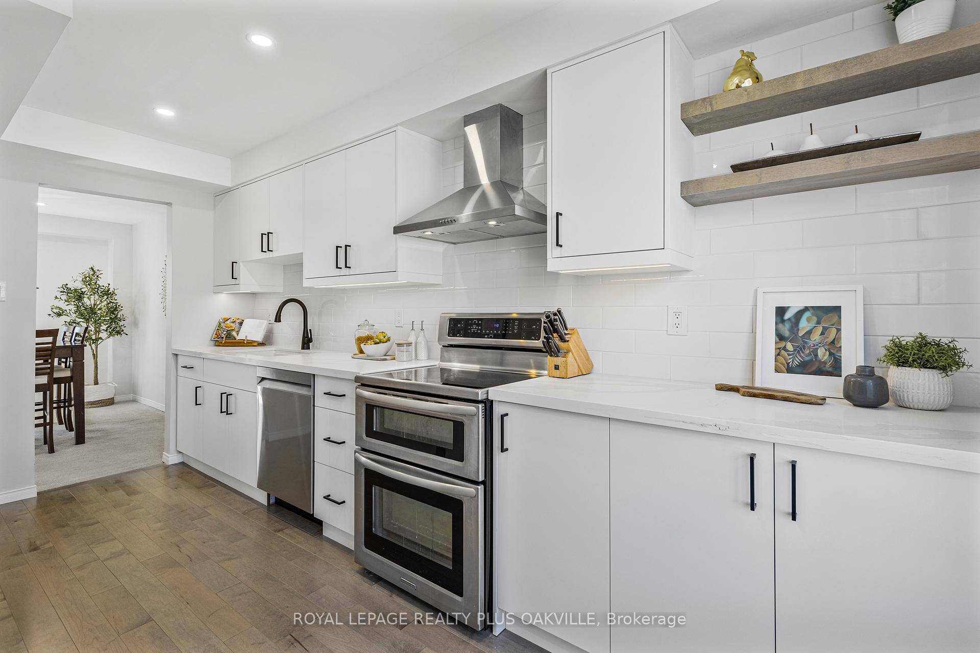 Welcome to this beautifully newly renovated 3 bedroom condo townhome, located in private amp ; sought after enclave of River Oaks.