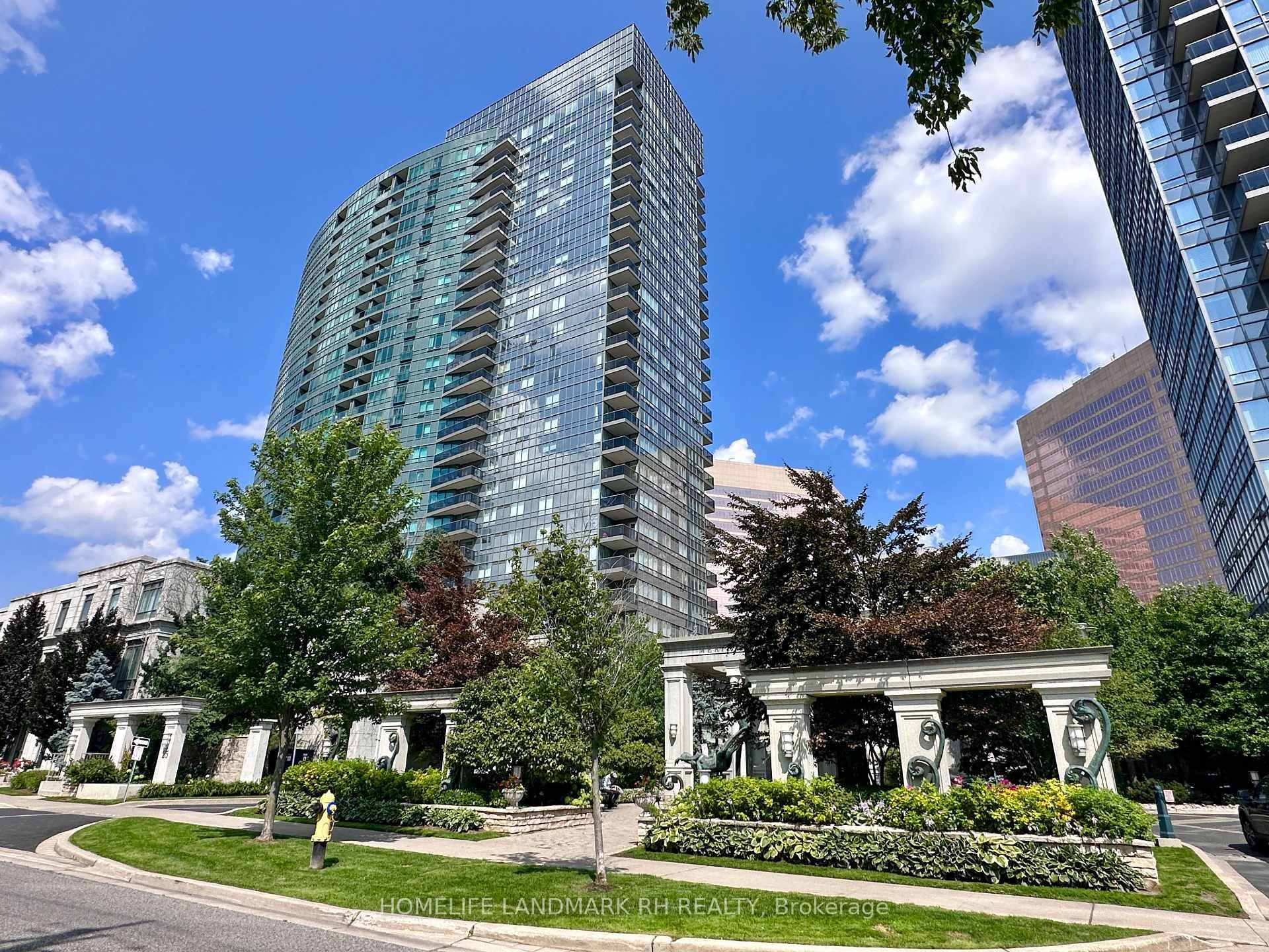 Bright amp ; Spacious 2 bdrm 2 bath furnished unit w unobstructed west view central Yonge amp ; Finch location !