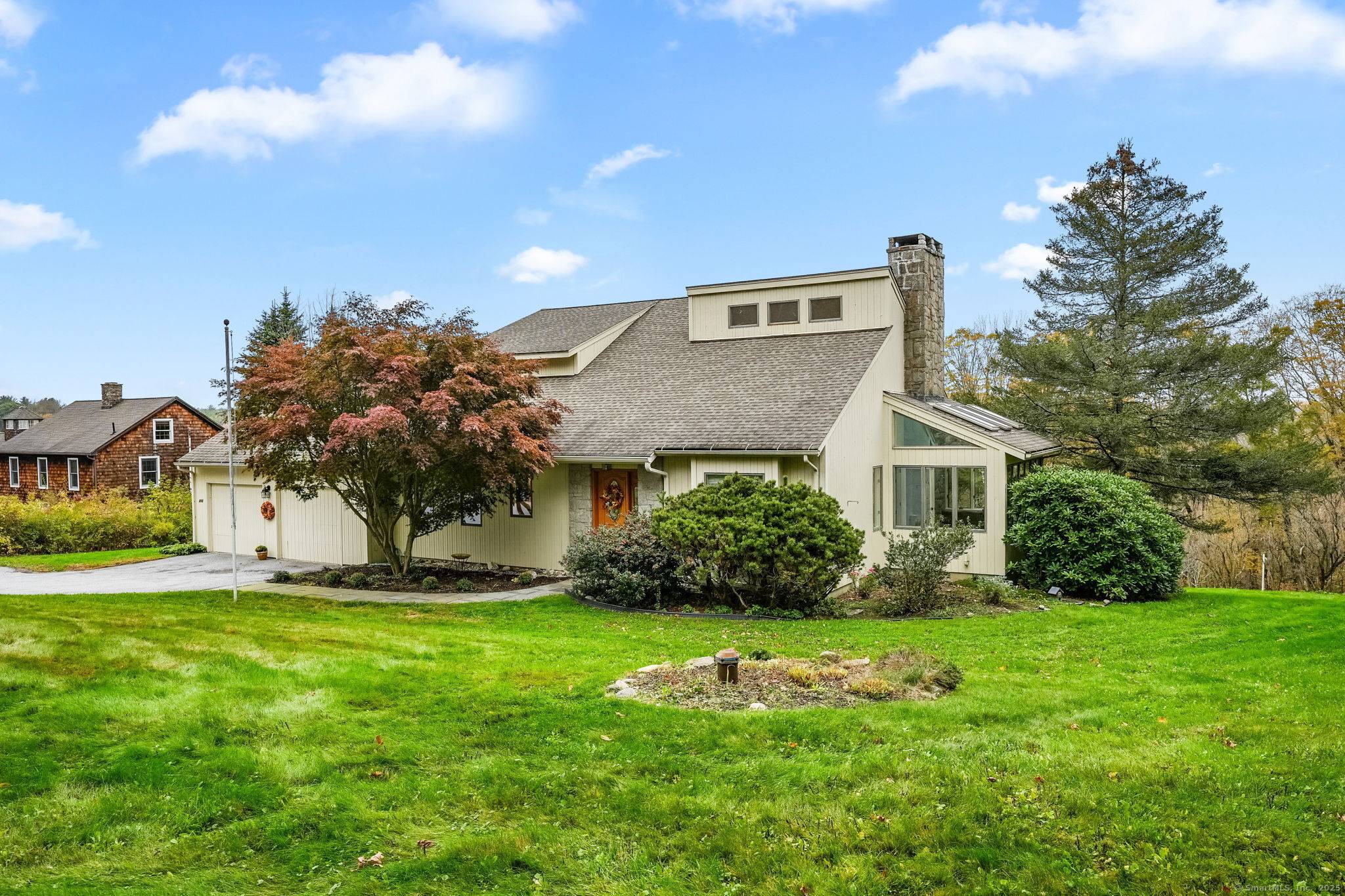 Charming 2 Bedroom Home on 2.