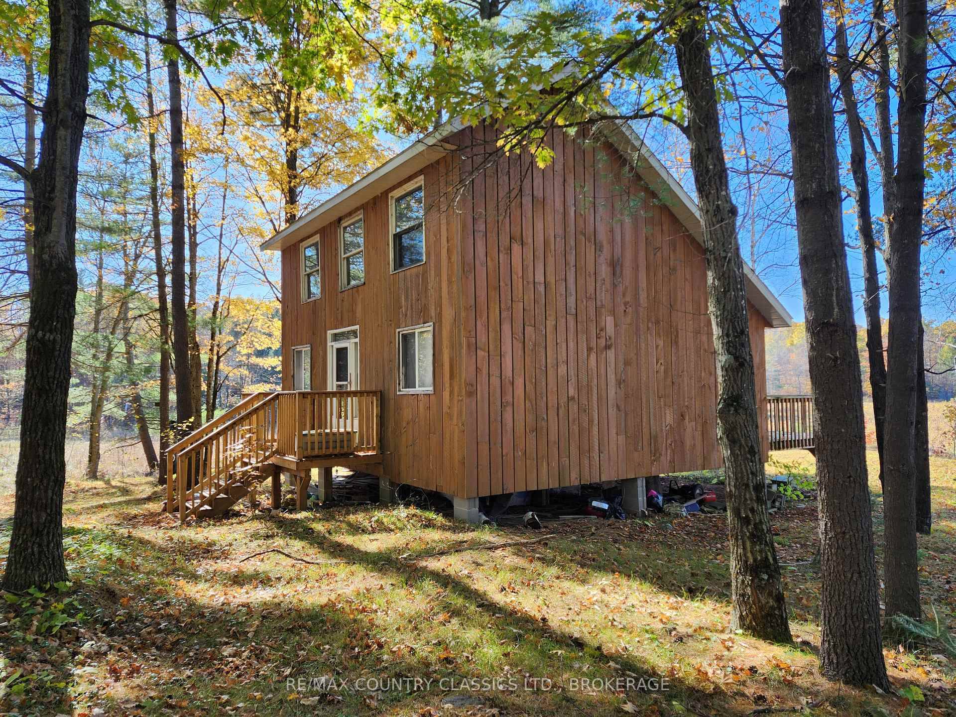 As you wind your way along the treed lane to your off grid hunt camp at Clarendon Station near Ardoch, you're not expecting to see a full grown house !