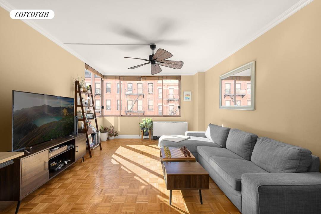 Bright and Spacious One Bedroom in Prime Hell's Kitchen Residence Highlights Bright, south facing one bedroom with incredible natural light Generous living dining area featuring oversized windows Thermostat controlled air ...