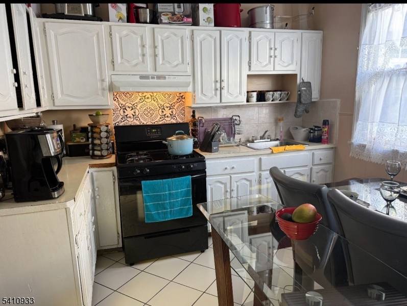 Yes, Parking 2 Car Garage.