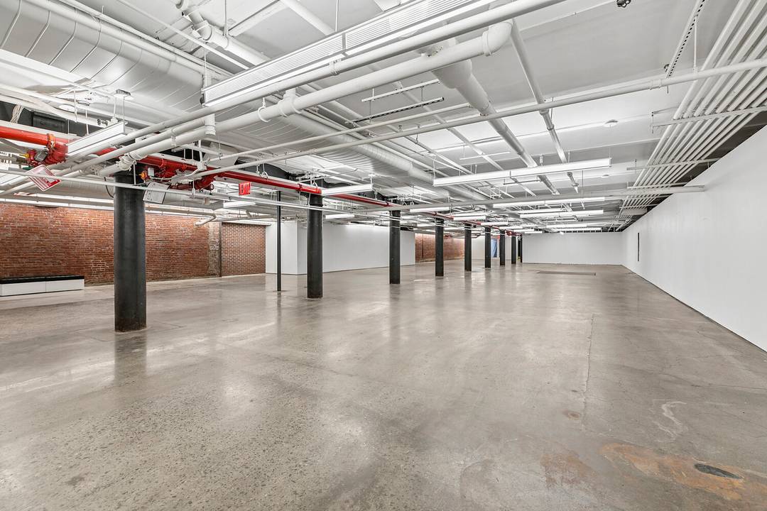 81 Wooster Street 393 West Broadway SoHo Prime SoHo Commercial Space Showroom 9, 000 SF Full lower level with dual glass front entrances on Wooster Street and West Broadway Located ...