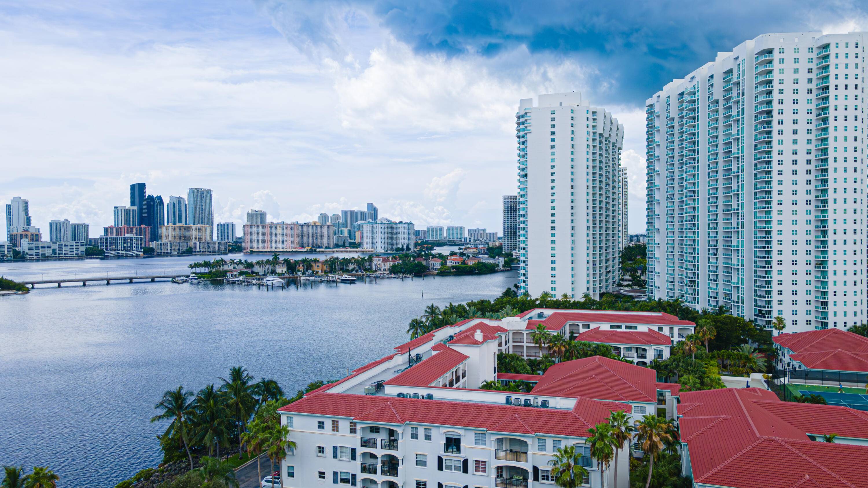 Don't lose out the chance to own your own penthouse in the Iconic community of Echo in Aventura.