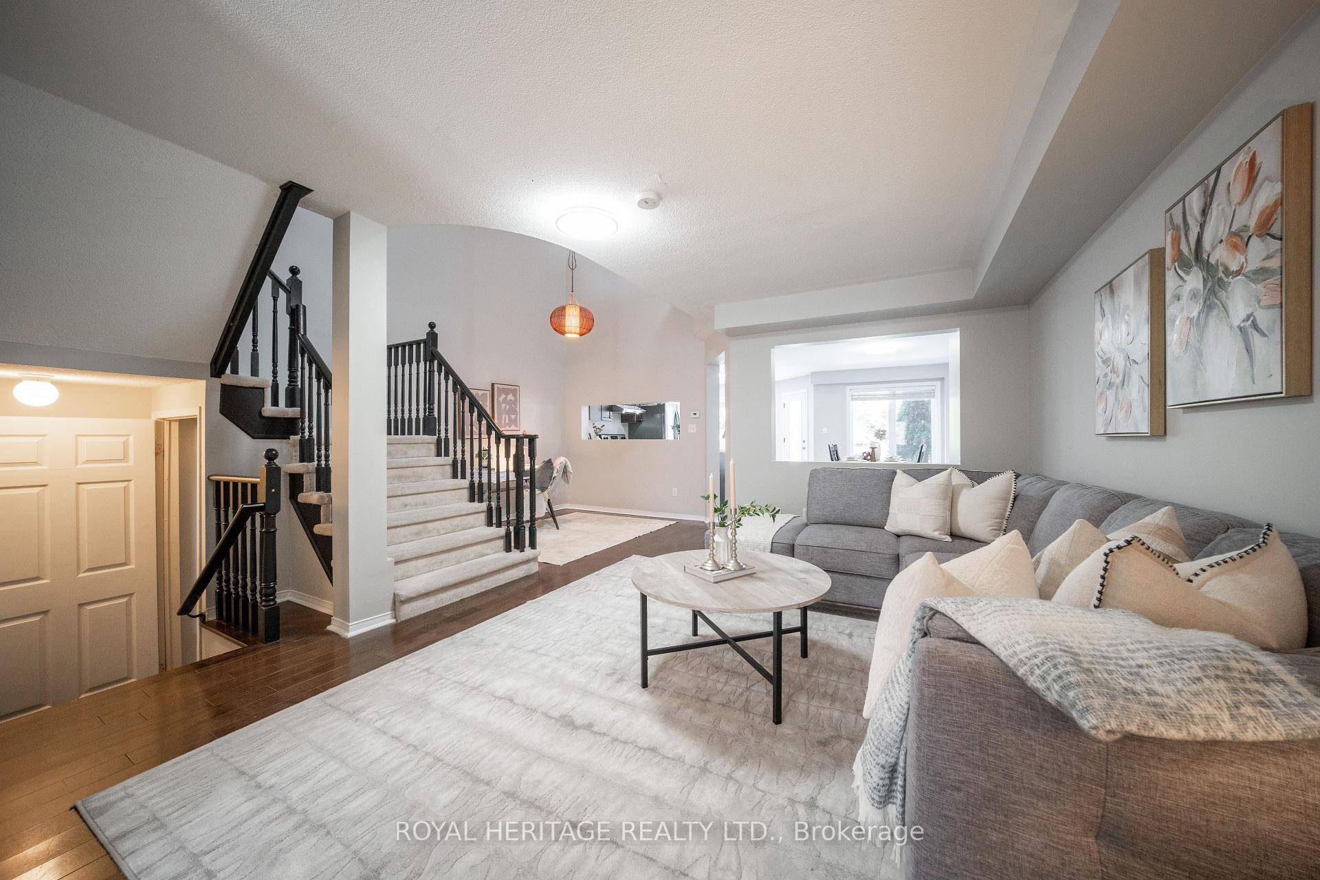Stunning Freehold Townhome in Prime South East Ajax Location !