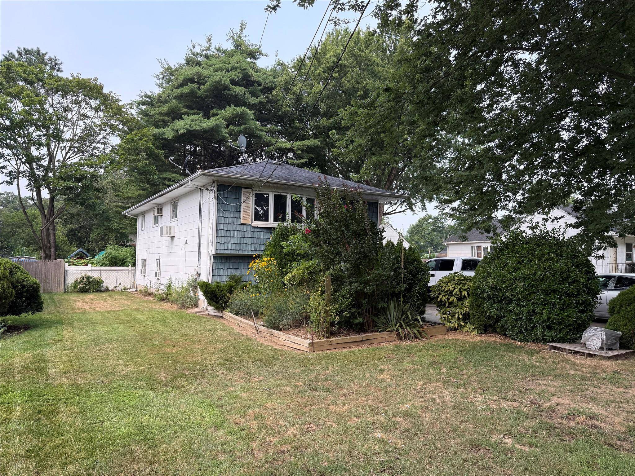 Charming Ranch style home in the heart of Brentwood !