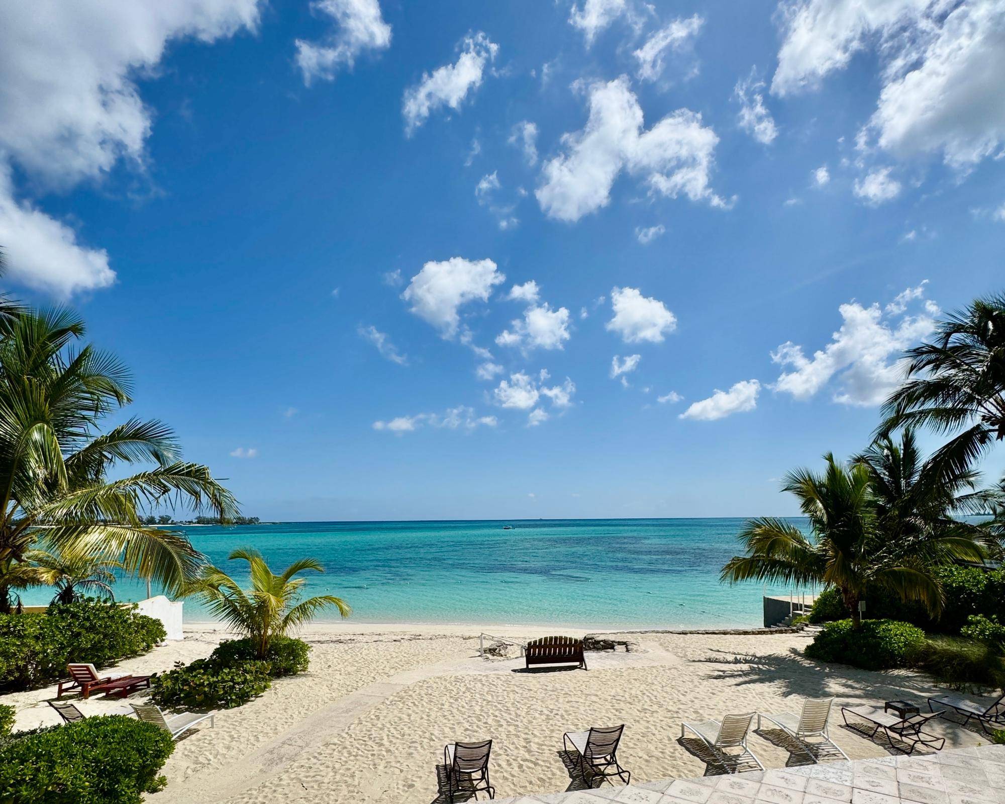 B7 CAREFREE Condo Cable-Beach Bahamas