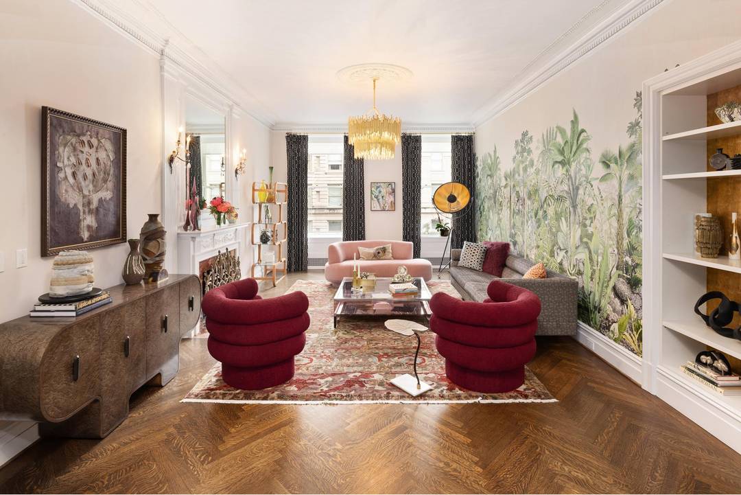 A Timeless Residence at The Apthorp Where Prewar Grandeur Meets Modern Luxury This masterfully restored and fully renovated home captures the iconic prewar charm of The Apthorp while seamlessly incorporating ...