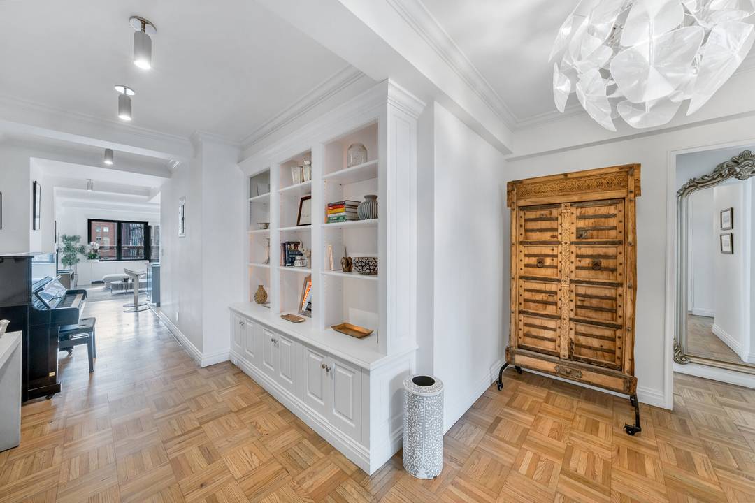An Exceptional Opportunity on East 79th Street Perfectly positioned between Park and Lexington Avenues in one of Manhattan's most distinguished cooperatives, this rare offering at 120 East 79th Street combines ...
