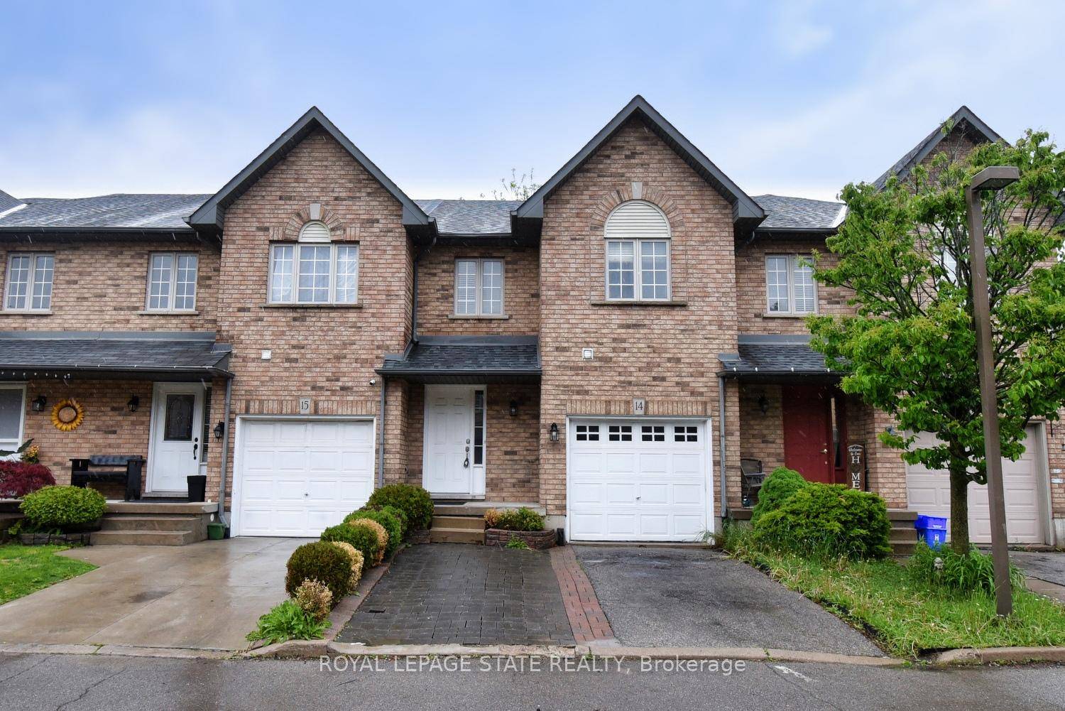WOW ! Just for you ! Great 2 storey 3 bedroom, 1 1 2 bathroom freehold town home, a very spacious home approximately 1345square feet, features separate living amp ; ...