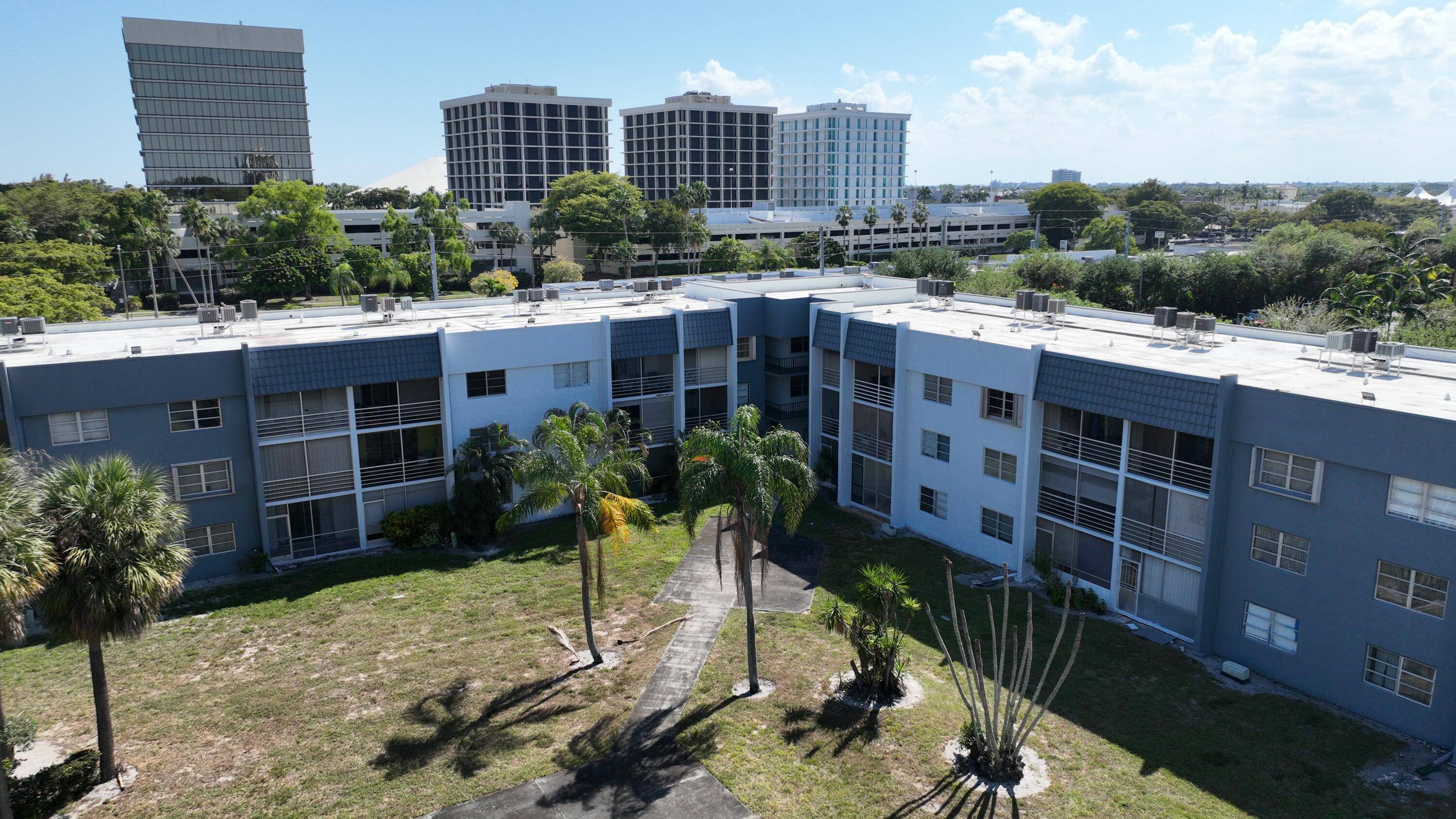 Don't miss this rare first floor unit, perfectly located within walking distance to the Tanger Outlet Mall !
