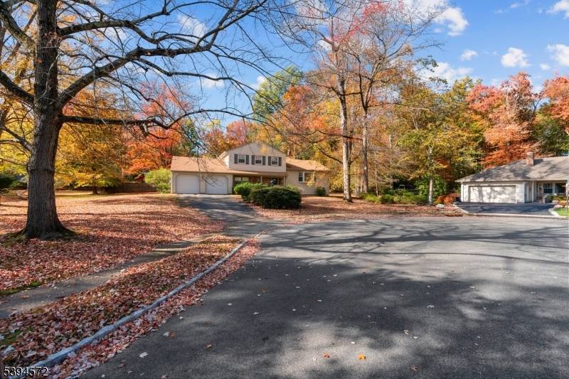 Located in The desirable Lake Hiawatha neighborhood of Parsippany Troy Hills, this split level home sits on a quiet cul de sac.