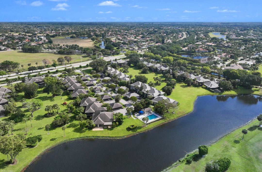 Beautifully maintained 3 bedroom, 3 bathroom first floor condominium located in the desirable Meadow Brook community within Palm Beach Polo amp ; Country Club.