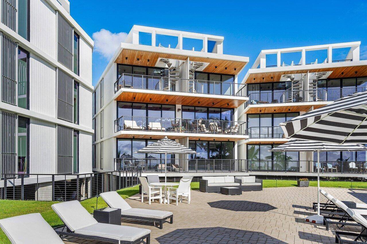 Enjoy sweeping south facing views of the Palm Beach Inlet's crystal clear waters and Atlantic Ocean from this bright, modern residence in Ocean 18a a boutique luxury building in Palm ...