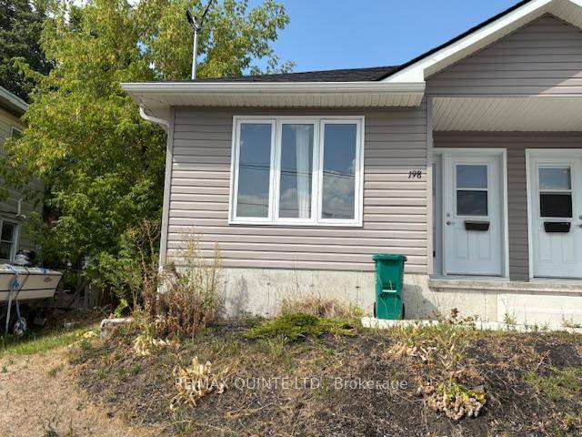 Charming 2 Bedroom Ground Floor Suite in a Side by Side Duplex in convienent location a few blocks from downtown Trenton.