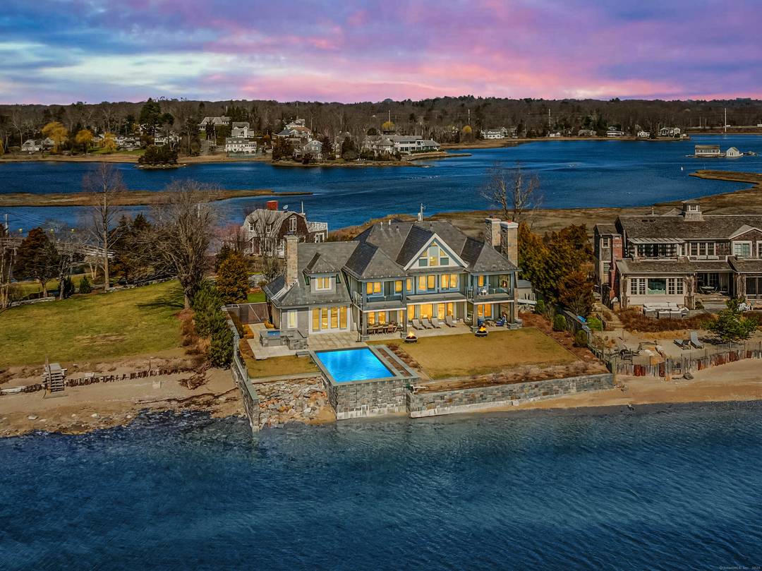 Fully Furnished, WATERFRONT PARADISE !